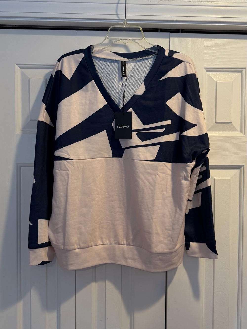 Koandaily V-Neck Abstract Geometric Graphic Sweatshirt